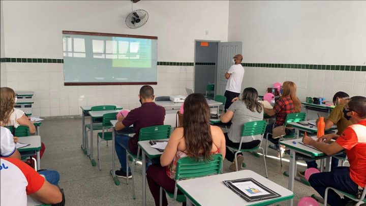 Prefeitura de Capela promove capacitação e anuncia premiação para escolas municipais