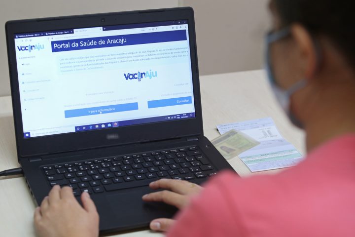 VacinAju: saiba como usar o aplicativo para obter código de vacinação