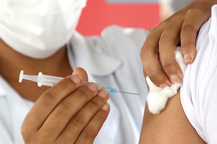 Prefeitura anuncia nova antecipação do calendário vacinal contra covid em Aracaju