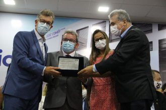 Presidente do SindcomTB, Marcos Andrade, é homenageado com auditório na nova unidade do Sesc