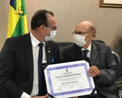 Fundador da Unigel recebe título de cidadão sergipano