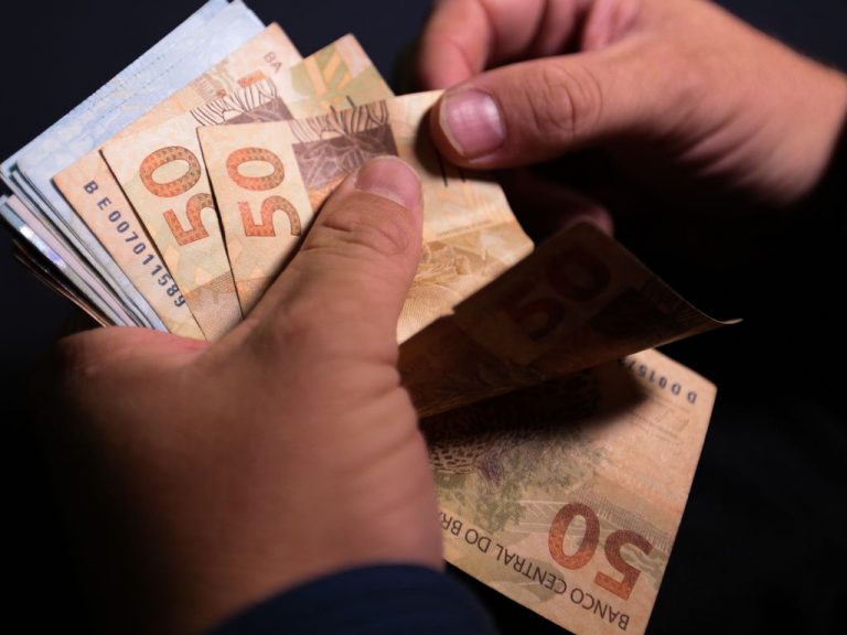 Salário mínimo de R$ 1.212 já está em vigor