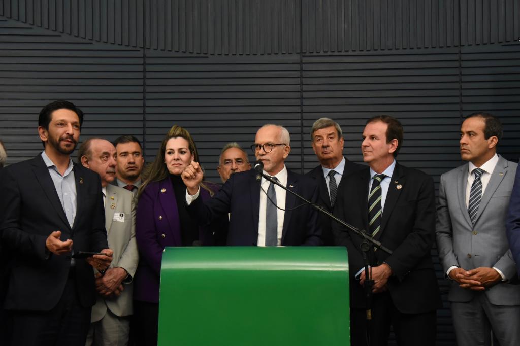 Edvaldo lidera mobilização por adiamento da votação da reforma tributária