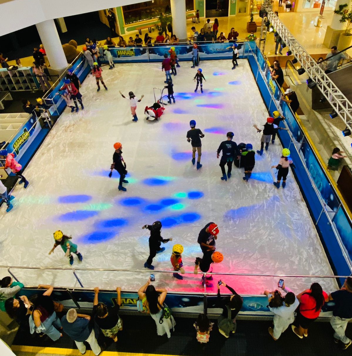 Pista de patinação Iceland, no Riomar Aracaju