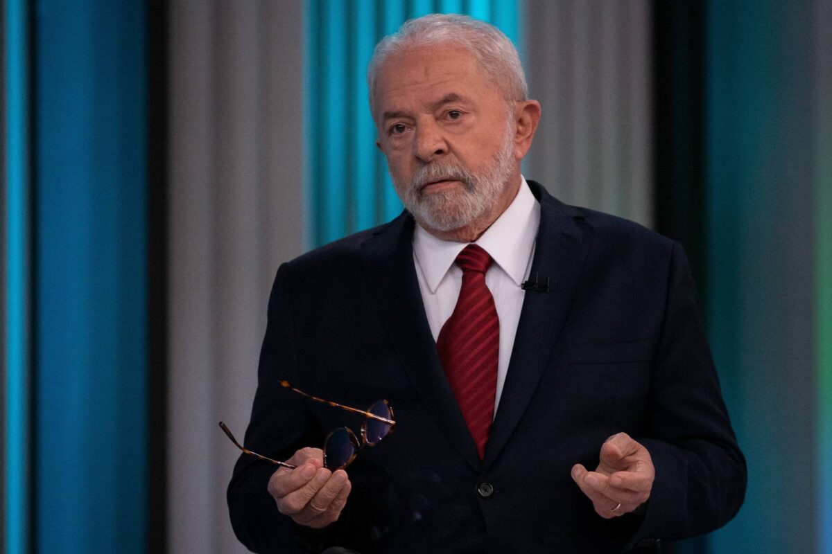 Lula repete estratégia e confirma entrevista a podcast Flow em horário de debate na TV