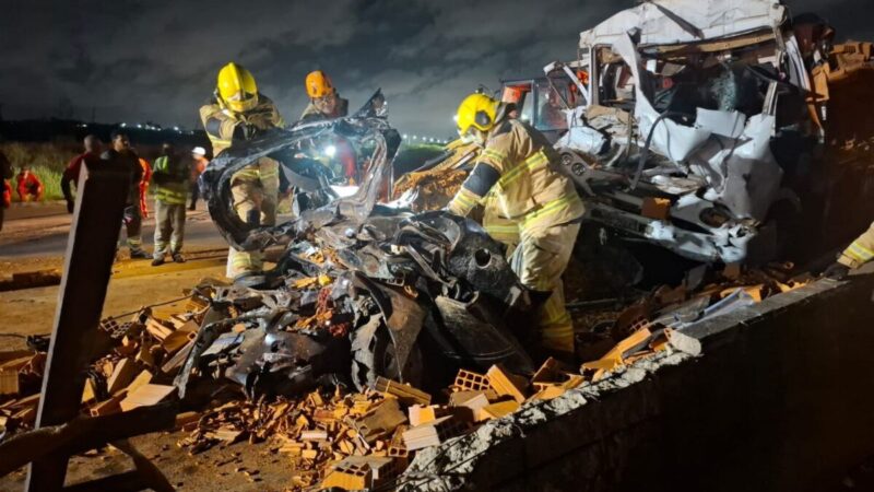 Colisão grave na BR-101 deixa dois mortos em Sergipe