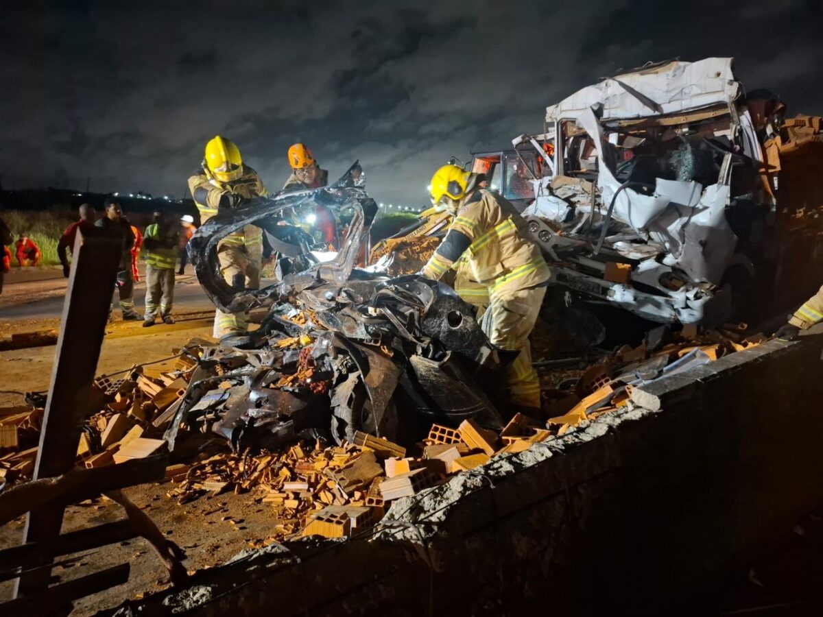 Colisão grave na BR-101 deixa dois mortos em Sergipe