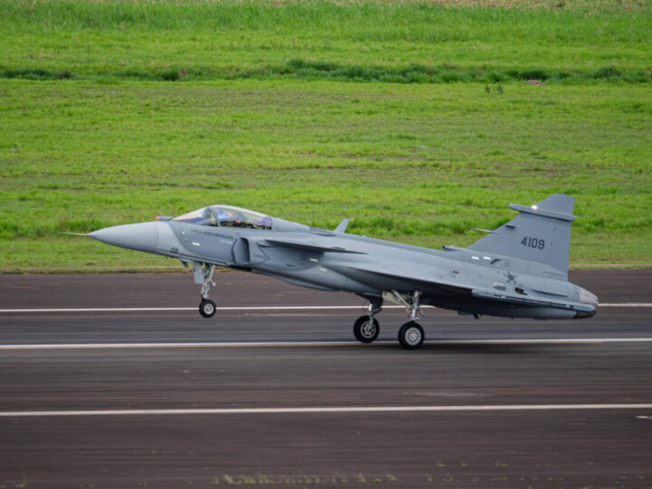 Embraer tem ações disparadas nos Estados Unidos após teste de caça
