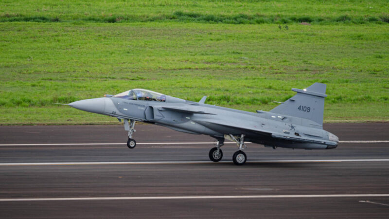 Embraer tem ações disparadas nos Estados Unidos após teste de caça