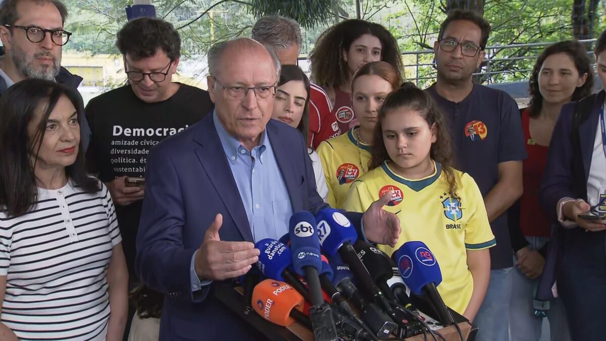 Alckmin vota em SP e critica ataques contra apoiadores de Lula