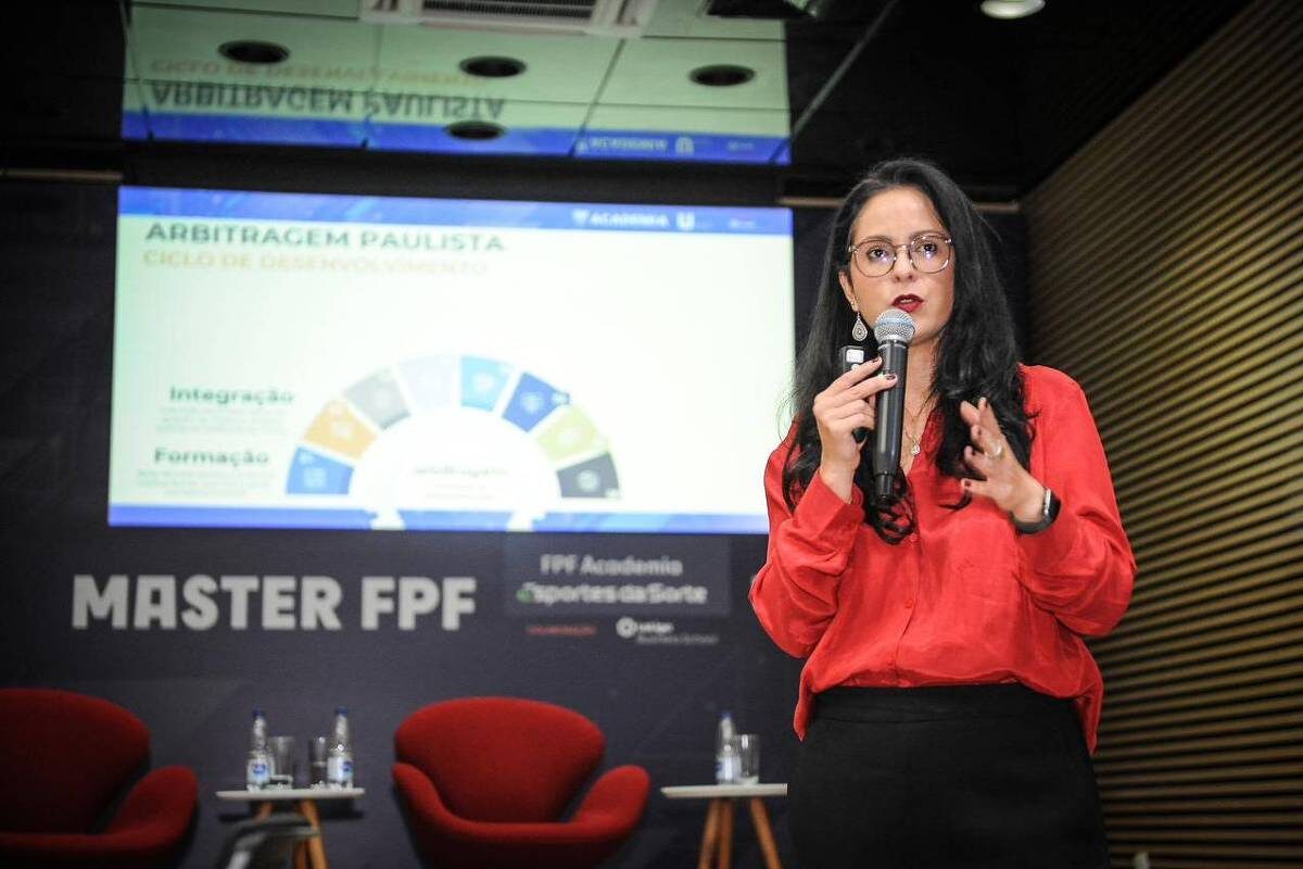 Ana Paula Oliveira vê redução no preconceito com as mulheres no futebol