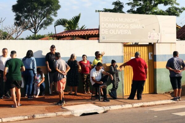 De curral a colégio: eleitores se emocionam ao votar em Goiás