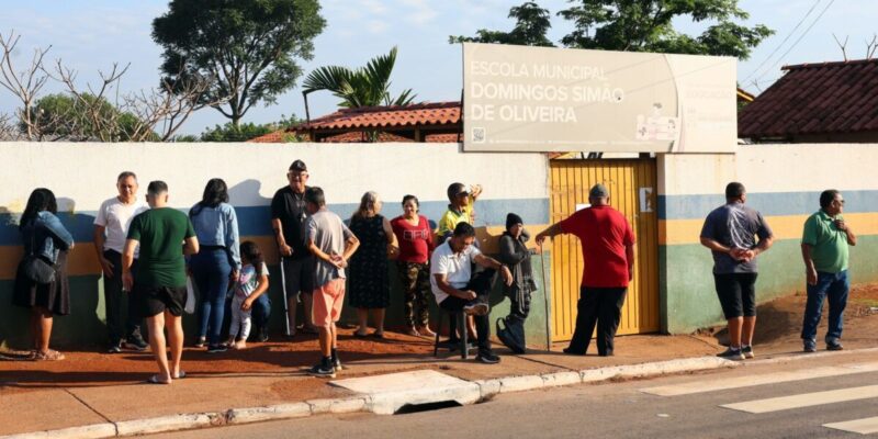 De curral a colégio: eleitores se emocionam ao votar em Goiás