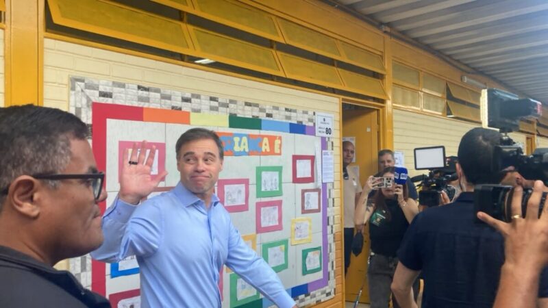 Ministro André Mendonça vota na capital federal neste domingo