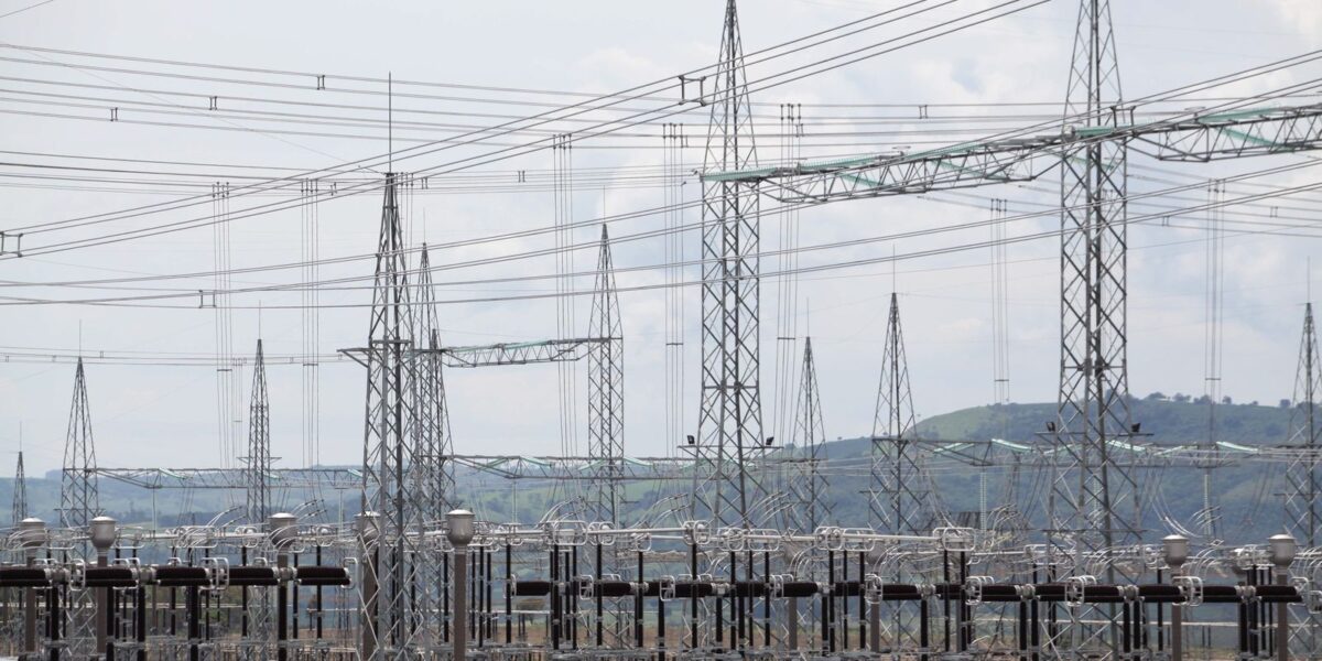 Aneel planeja três leilões de transmissão de energia para 2027