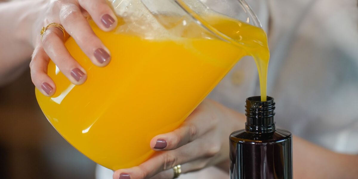 Anvisa divulga lista de cosméticos e perfumes com fabricação artesanal permitida