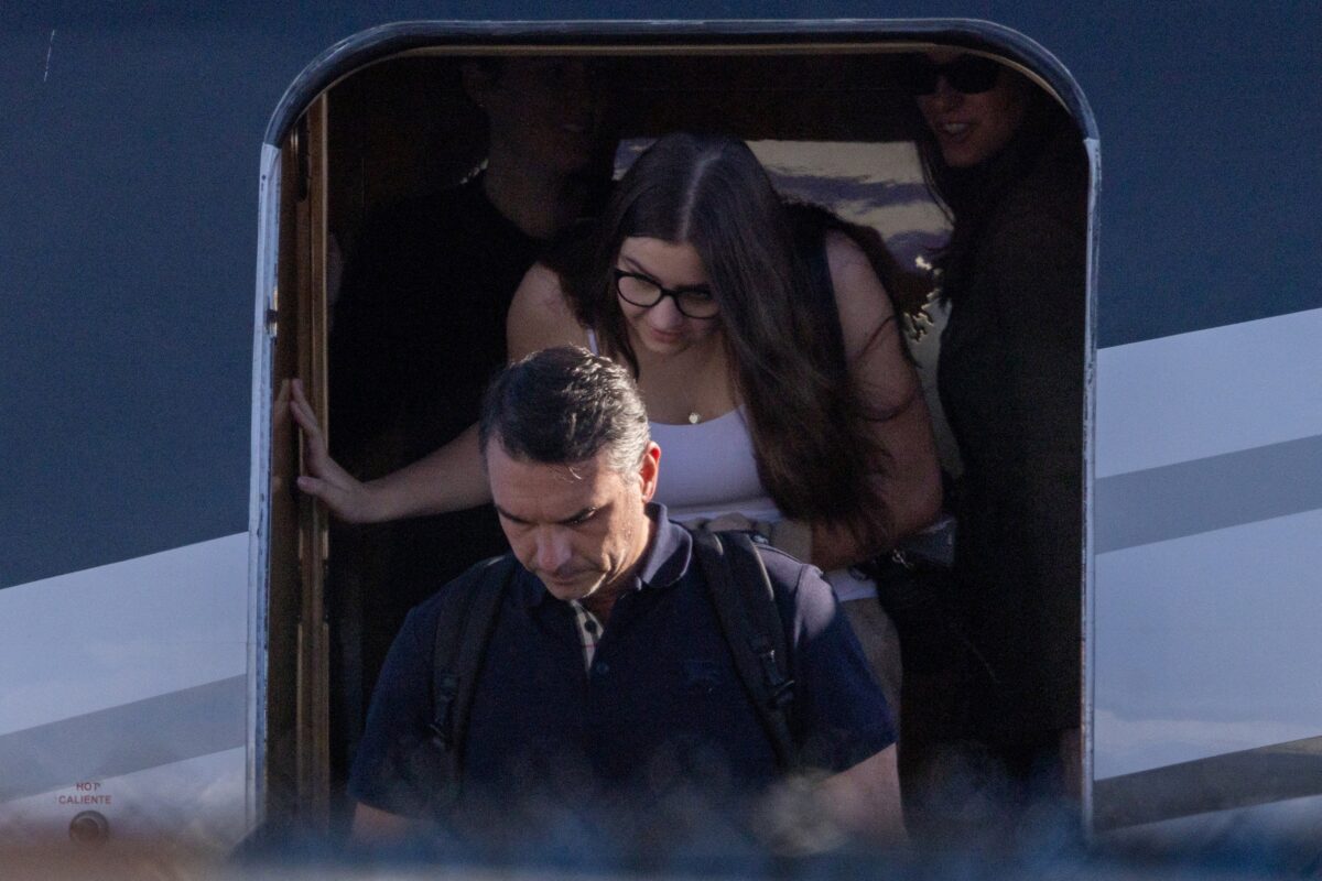 Flávio Bolsonaro se isola politicamente após adotar tom radical nas eleições