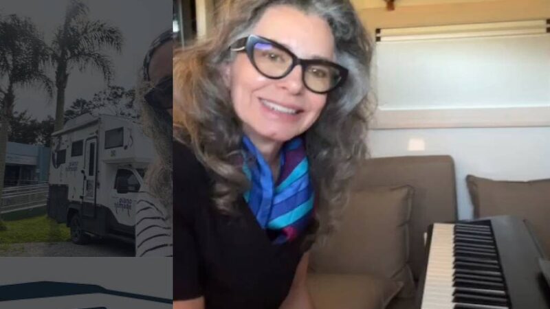 Aposentada viaja pela América em motorhome com piano a bordo
