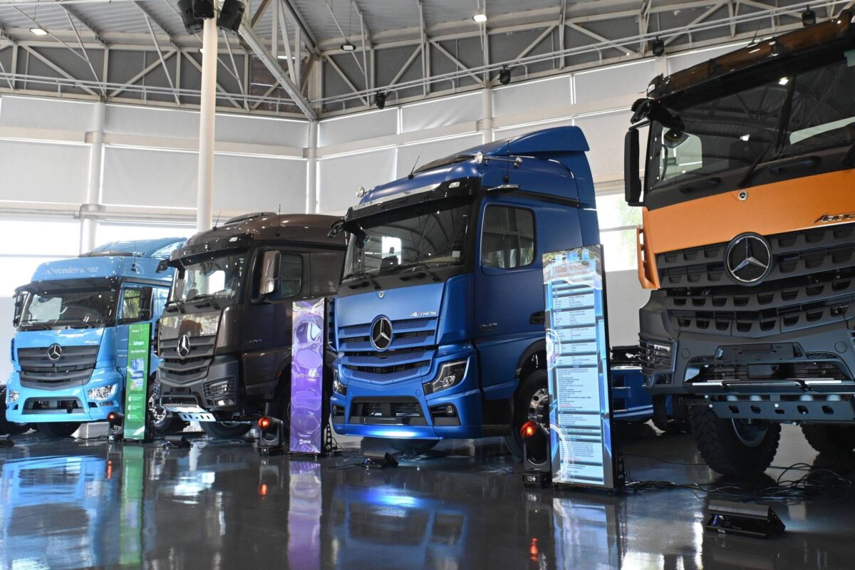Mercedes-benz renova linha de caminhões para celebrar 70 anos no Brasil