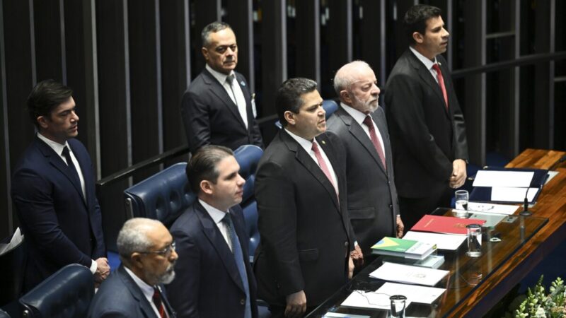 Promulgação da PEC do fim da escala 6×1 tem ausência da oposição