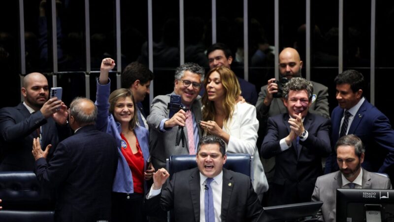 Senadores da oposição só aparecem no último debate da PEC da escala 6×1