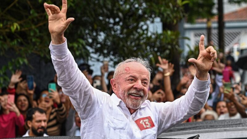 Fundo de ações brasileiras despenca 19% nos EUA após reeleição de Lula