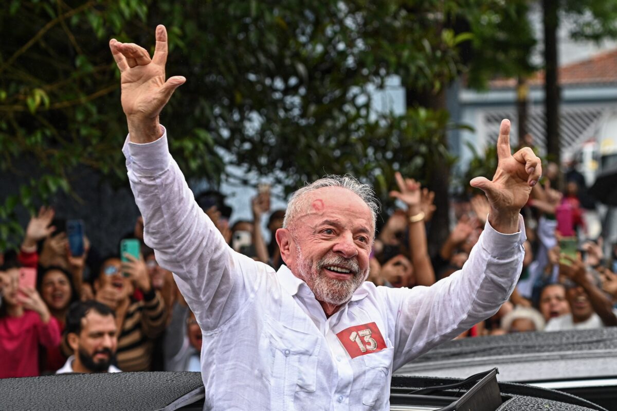 Fundo de ações brasileiras despenca 19% nos EUA após reeleição de Lula