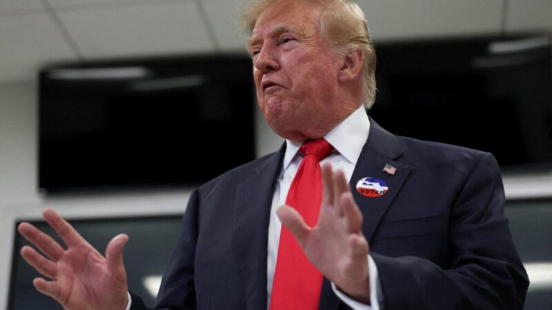 Donald Trump vota de forma antecipada na Flórida para as midterms