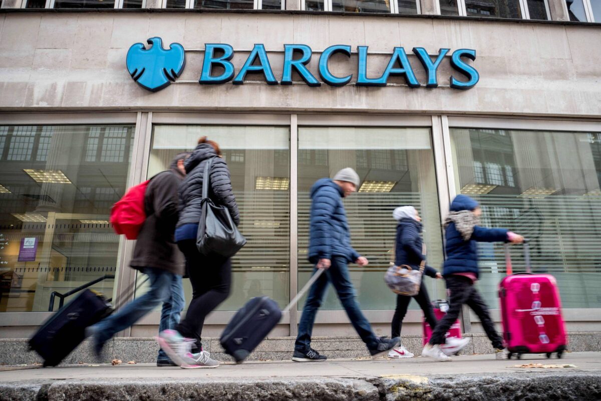 Barclays cortará 5.000 empregos com avanço do uso de IA