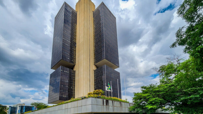 Banco central define regras para pix no crédito e cria painel de dívidas