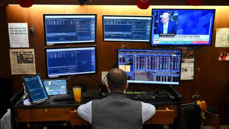 Gigantes de tecnologia perdem quase US$ 900 bilhões com gastos em IA