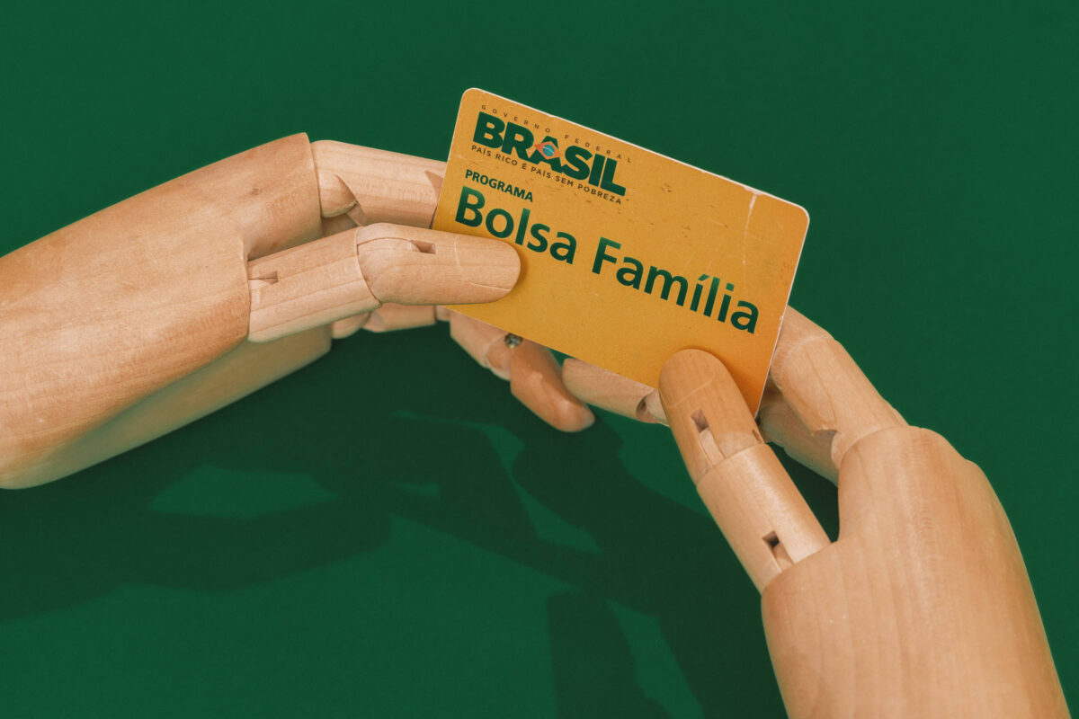 Bolsa Família com reajuste de 15% é liberado; veja tabela