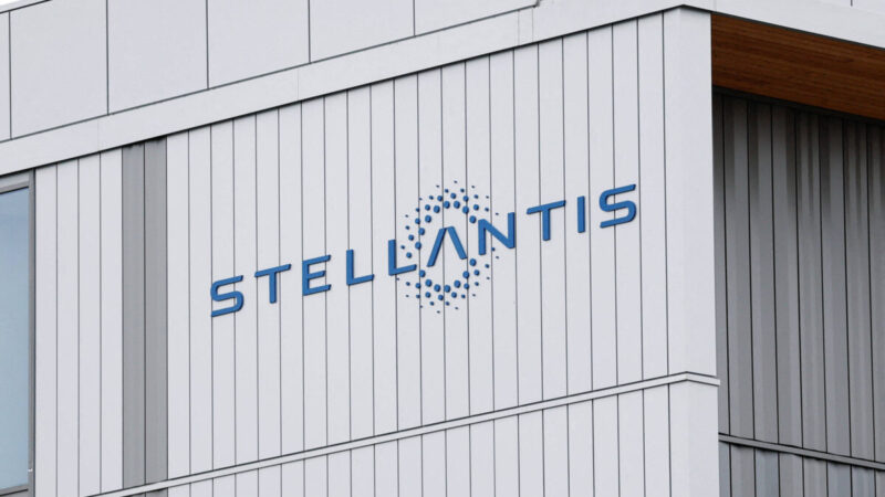 Bolt e Stellantis preparam carros autônomos em Paris para 2028