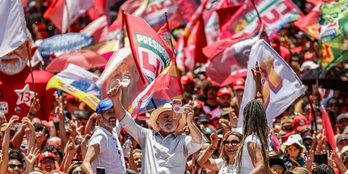 Lula critica o Banco Master e defende fim da escala 6×1 em comício