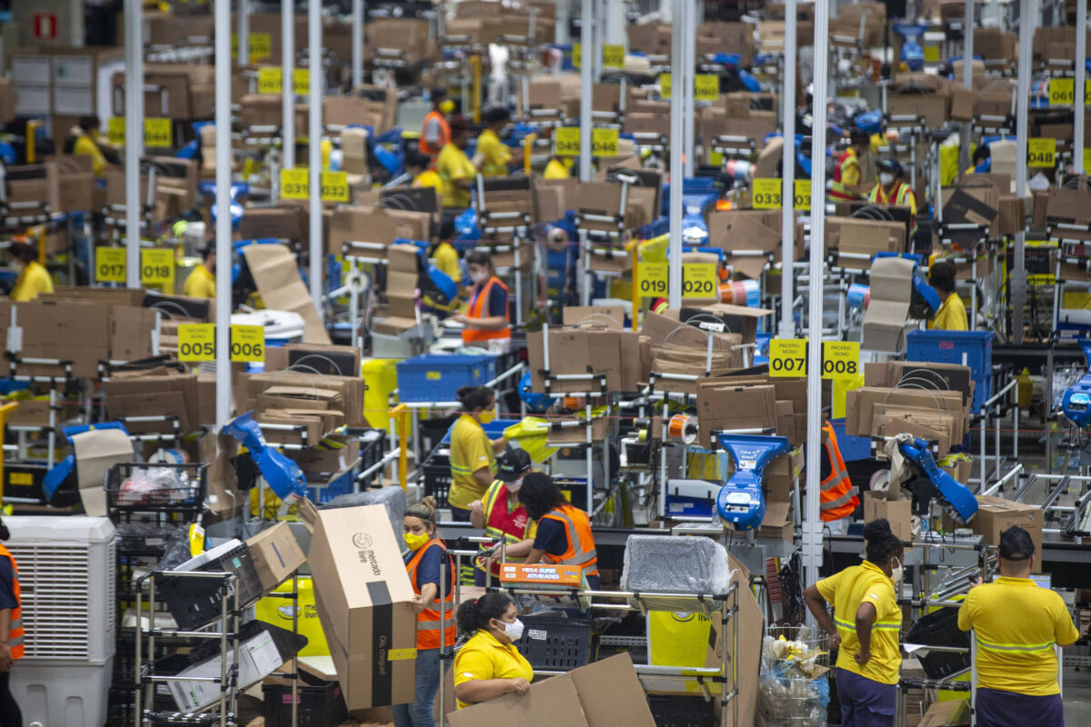 Brasileiros adotam inteligência artificial nas compras, mas dados preocupam