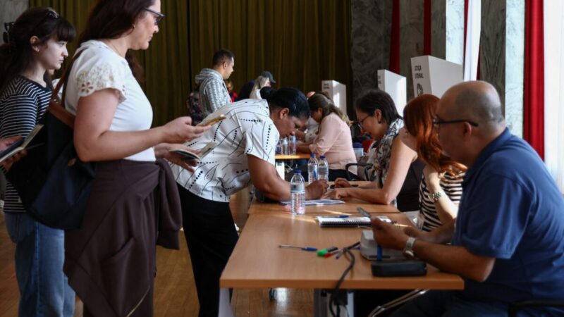 Brasileiros no exterior criam redes de apoio para votar no 2º turno