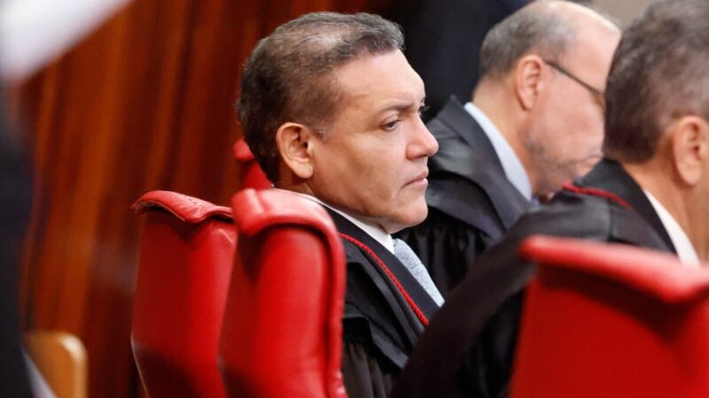 Flávio Bolsonaro recorre a Nunes Marques sobre canal de Janones