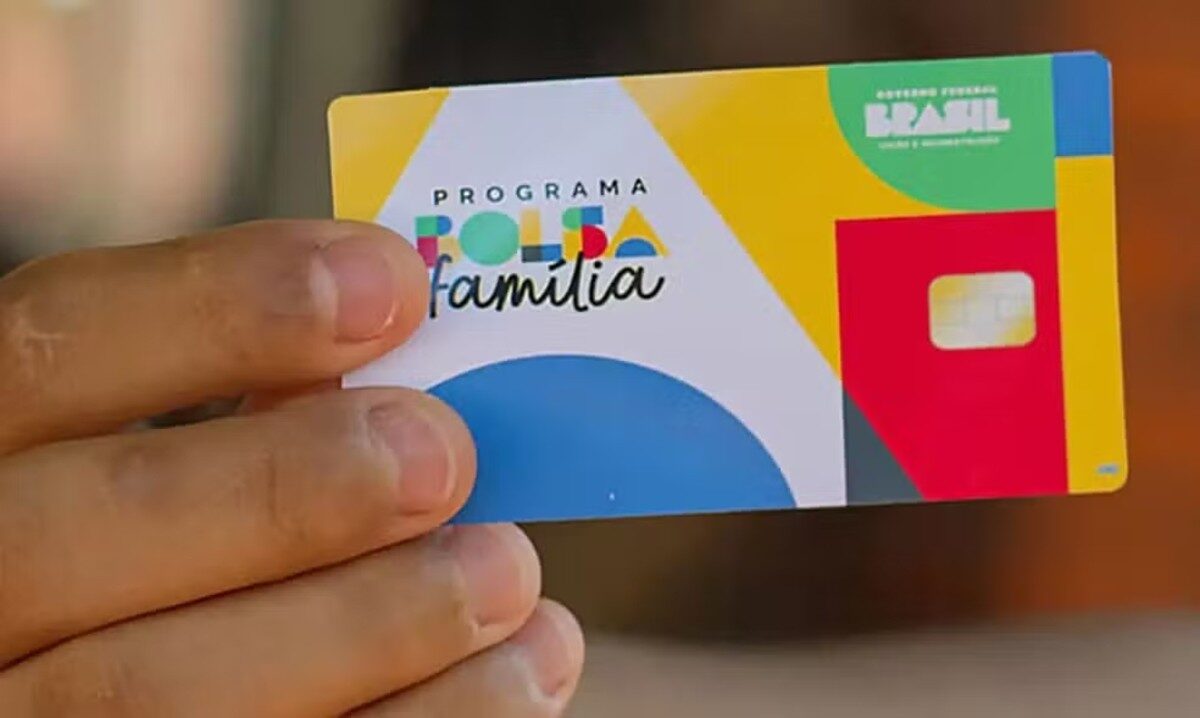 Lula mira eleitores do Bolsa Família para virar voto contra Flávio