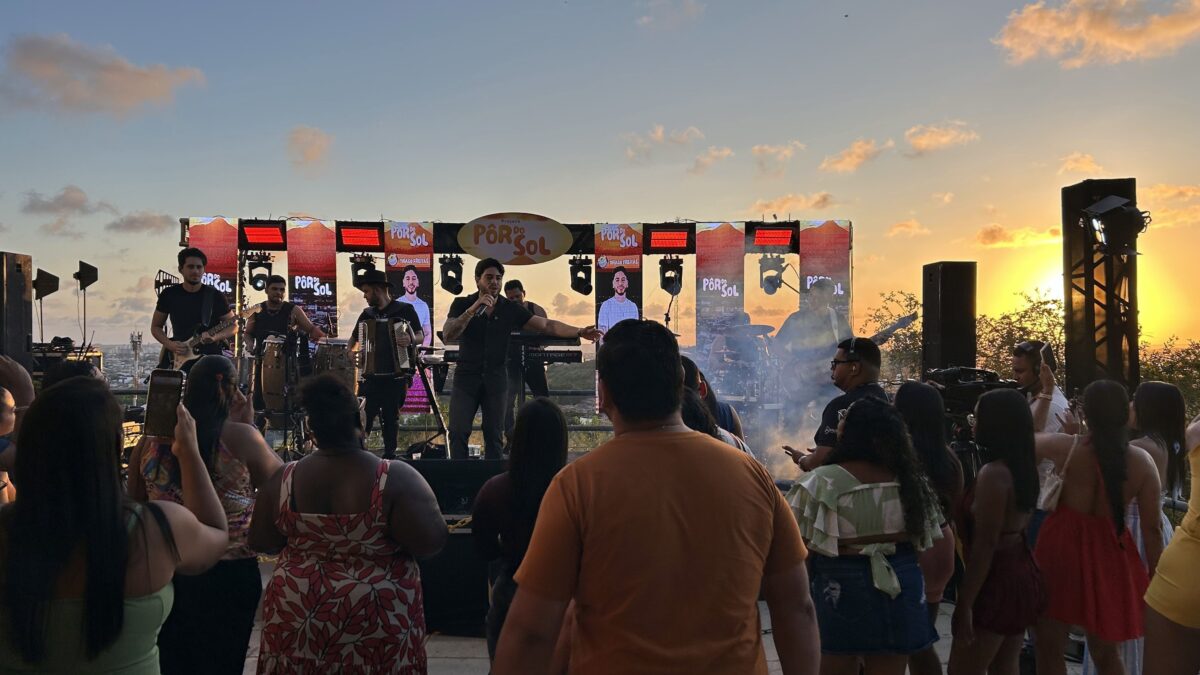 Thiago Freitas agita o Projeto Pôr do Sol da FM Sergipe