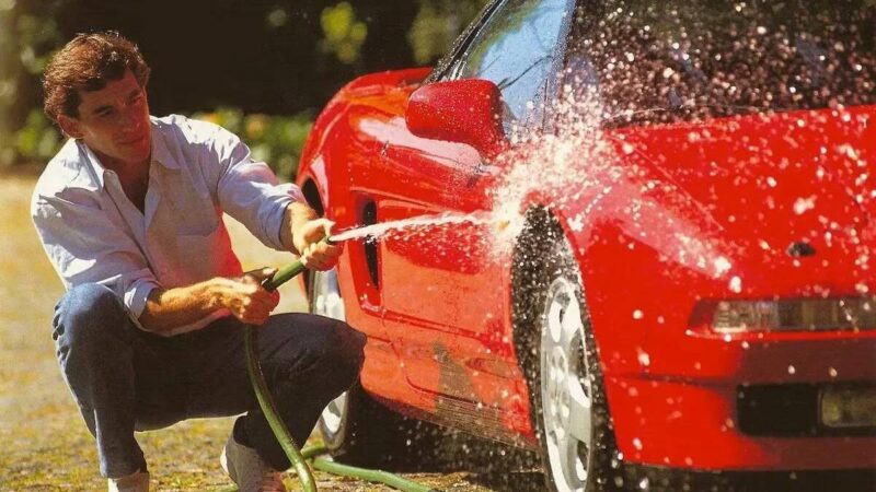 Carro particular de Ayrton Senna vai a leilão na Inglaterra