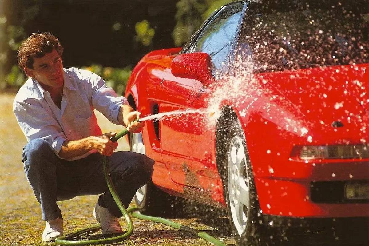 Carro particular de Ayrton Senna vai a leilão na Inglaterra
