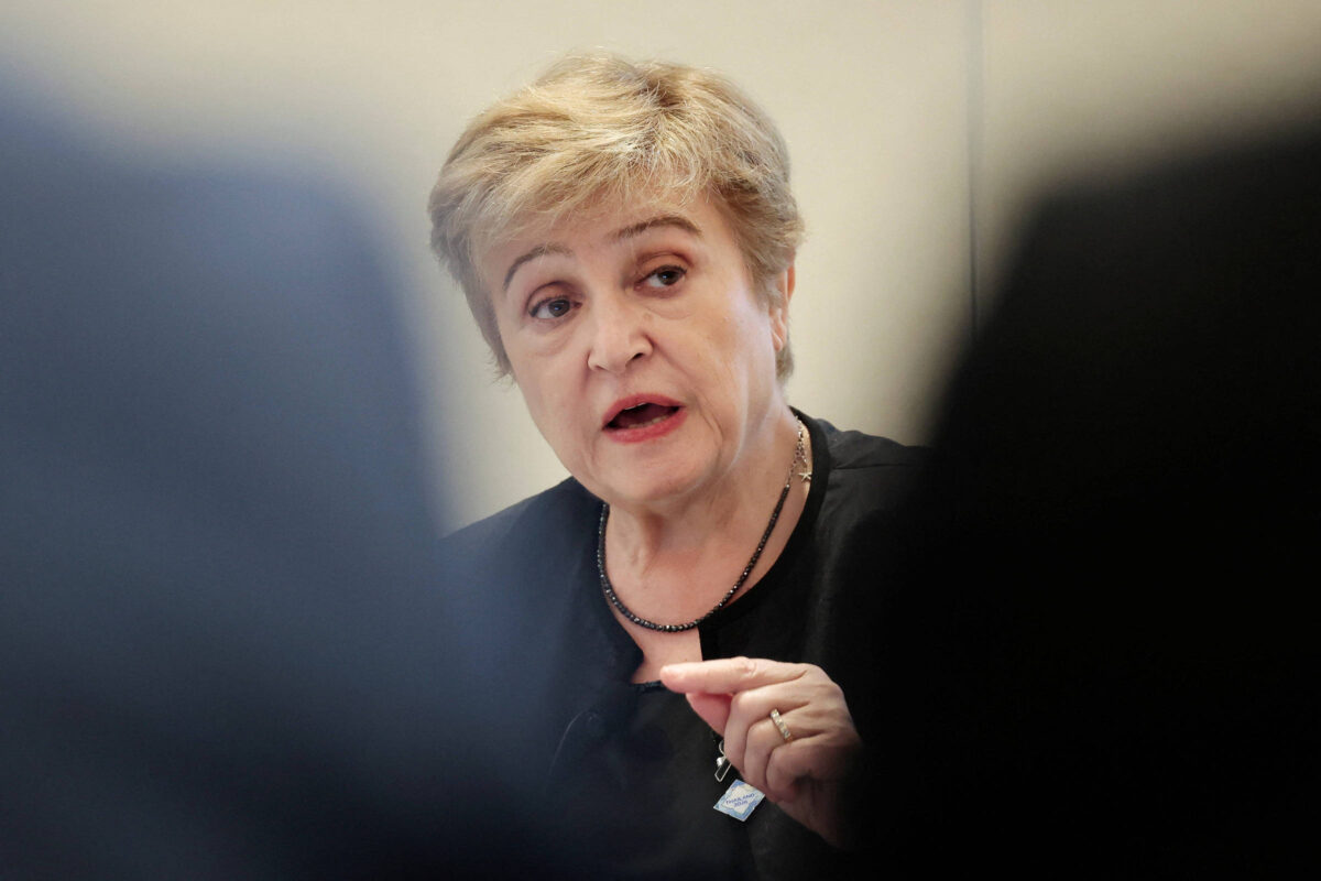 FMI alerta que inteligência artificial ameaça empregos e impostos globais