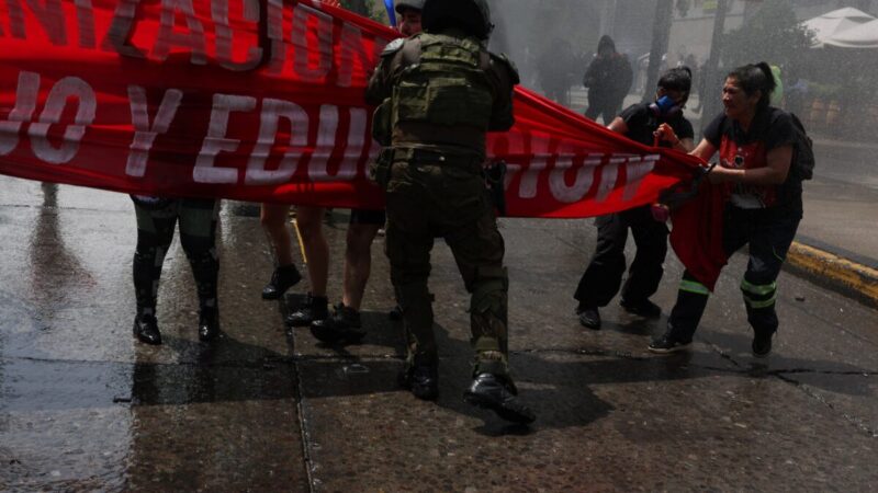 Protestos no Chile terminam com 110 detidos e feridos em Santiago