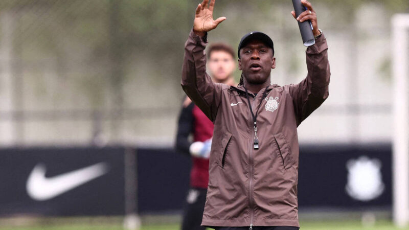 Seedorf estreia no Corinthians com missão contra a degola