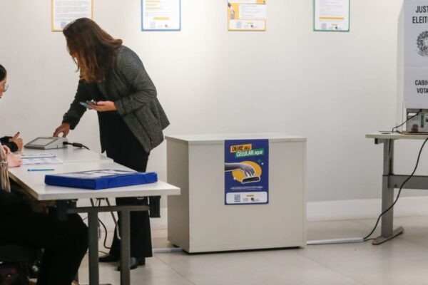 Eleições: veja o que é proibido e permitido na cabine de votação
