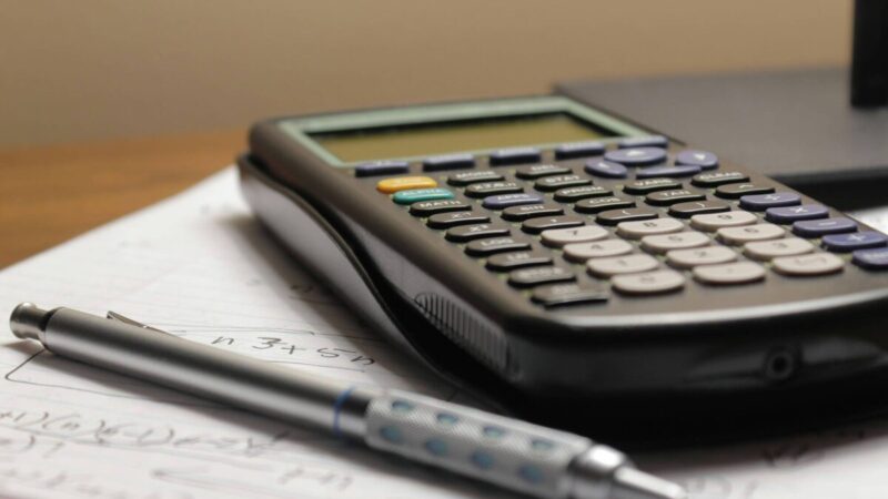 Busca por consultoria financeira dispara no Brasil com alta de dívidas