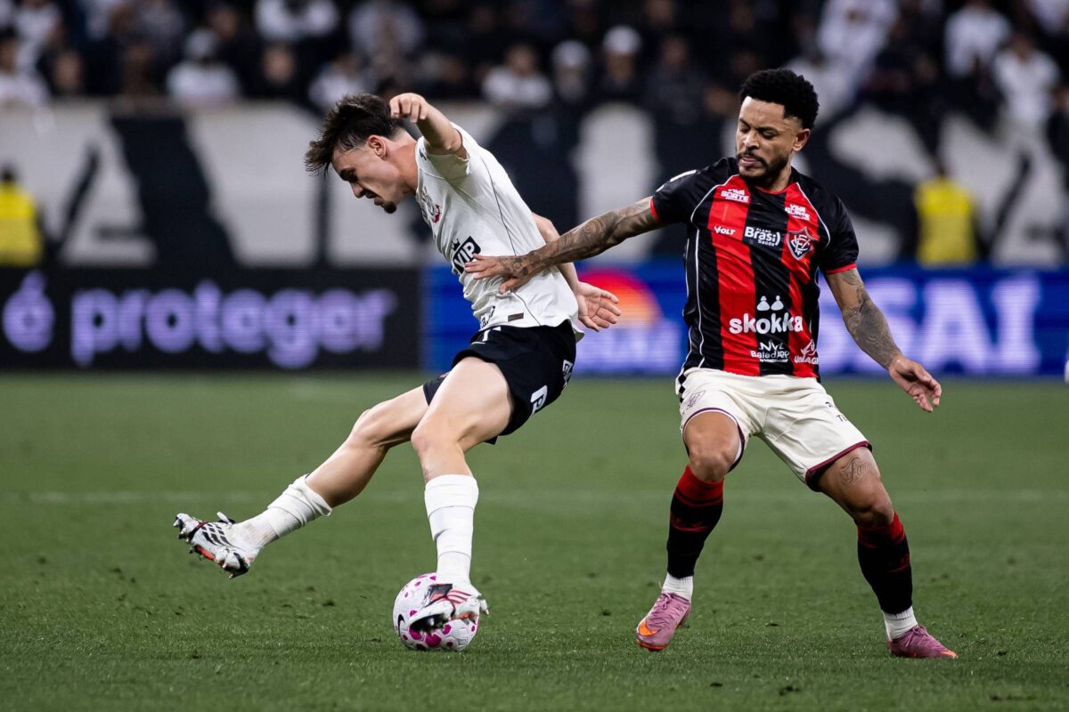 Corinthians empata com o Vitória em casa e interrompe série negativa no campeonato