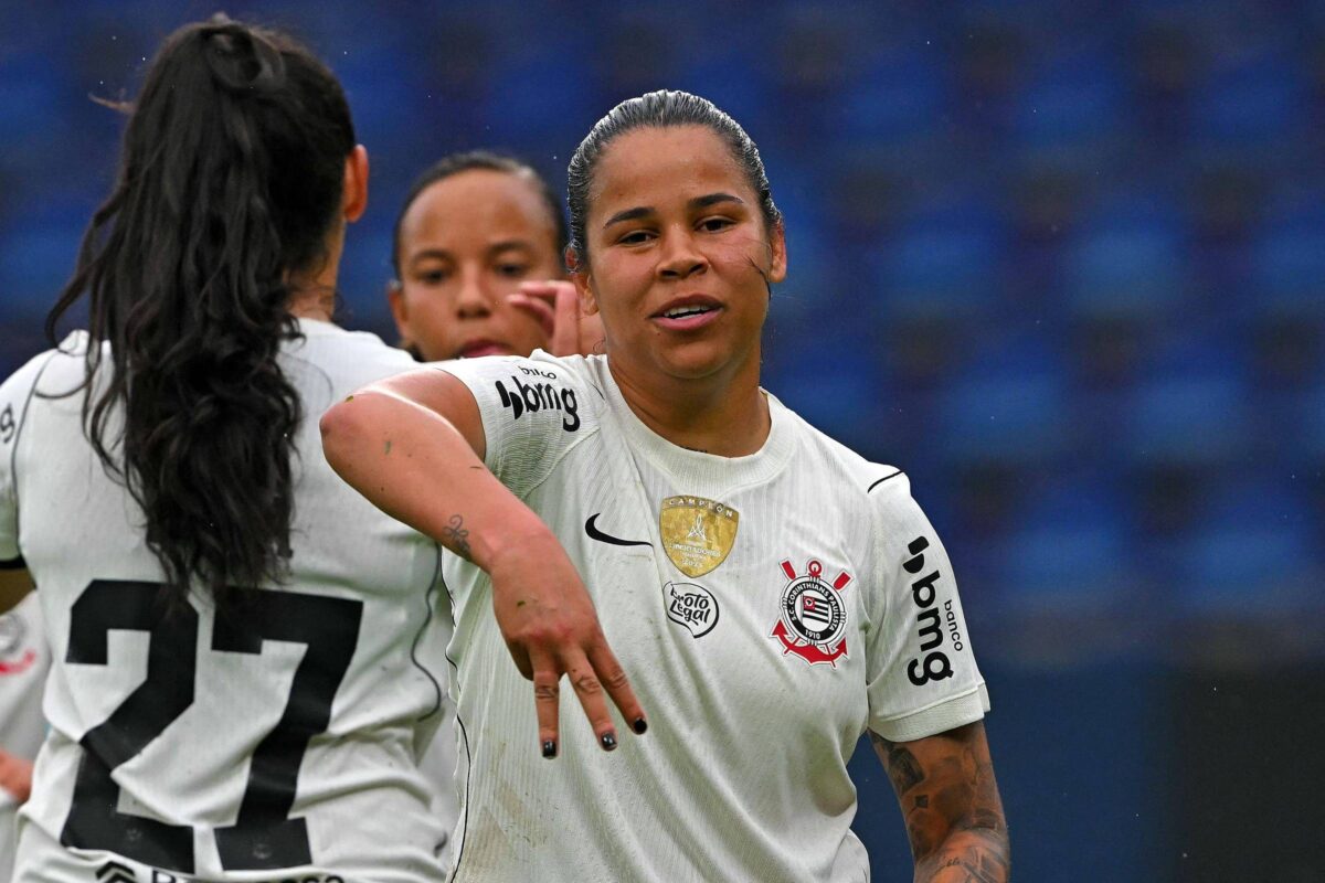 Corinthians e Palmeiras avançam invictos às quartas da Libertadores