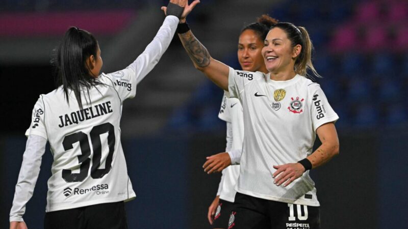 Corinthians atropela equatorianas e vai à semi da Libertadores