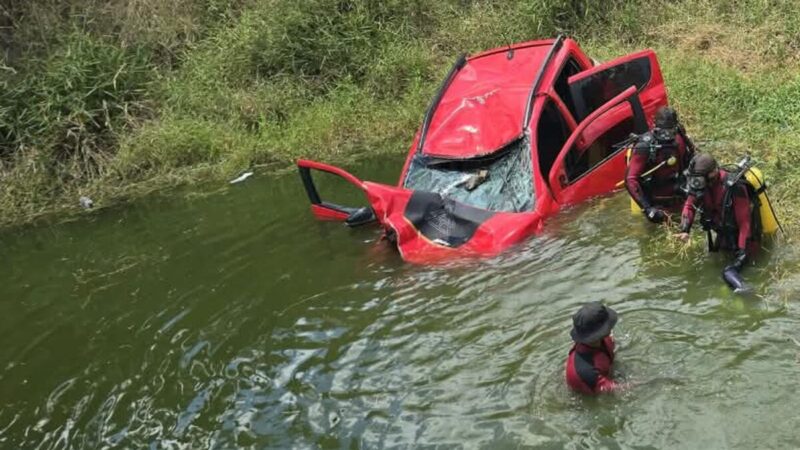 Corpo é achado em açude após carro cair em rodovia de Moita Bonita